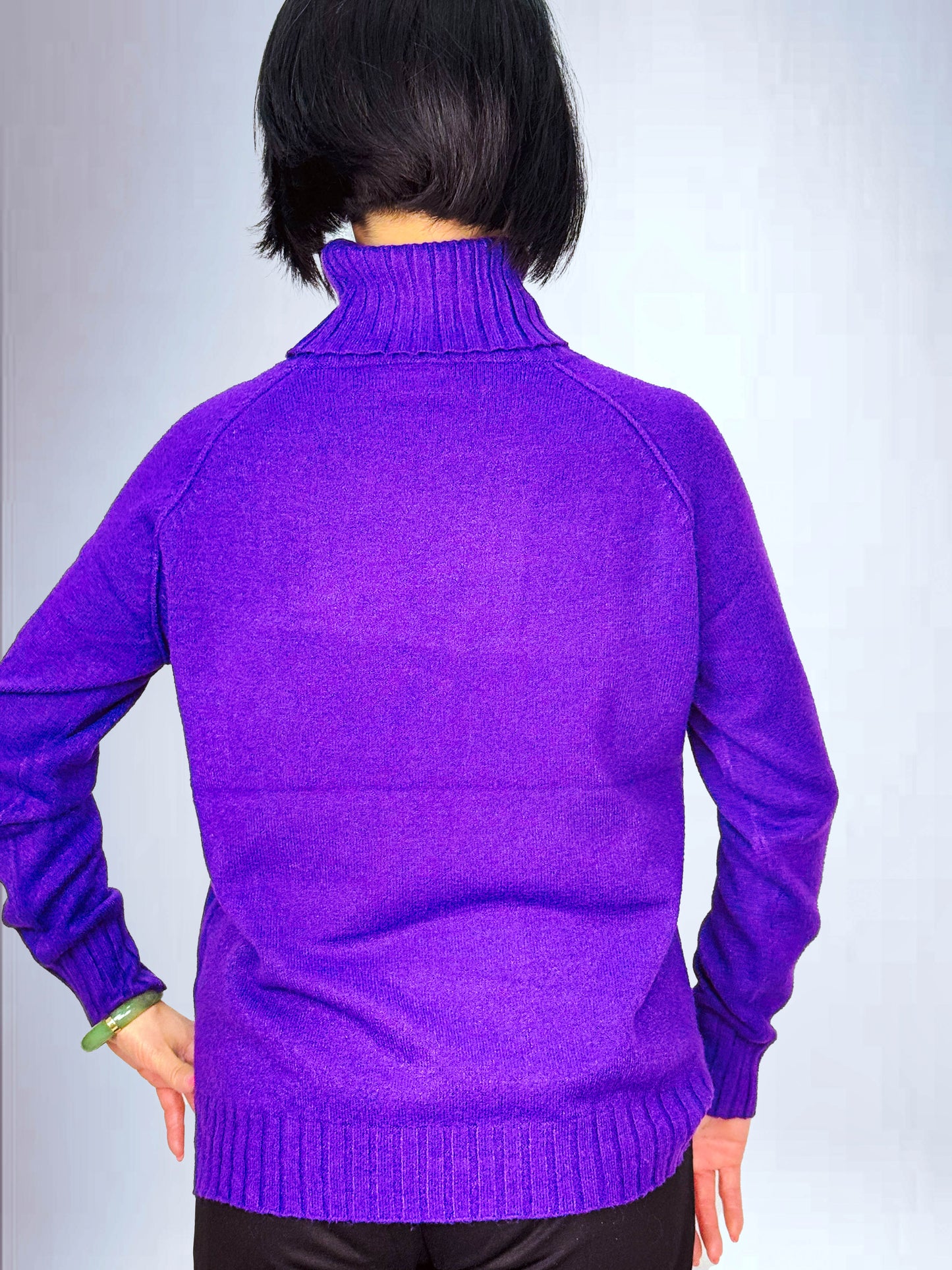 Maglione a Collo Alto con Logo Grafico