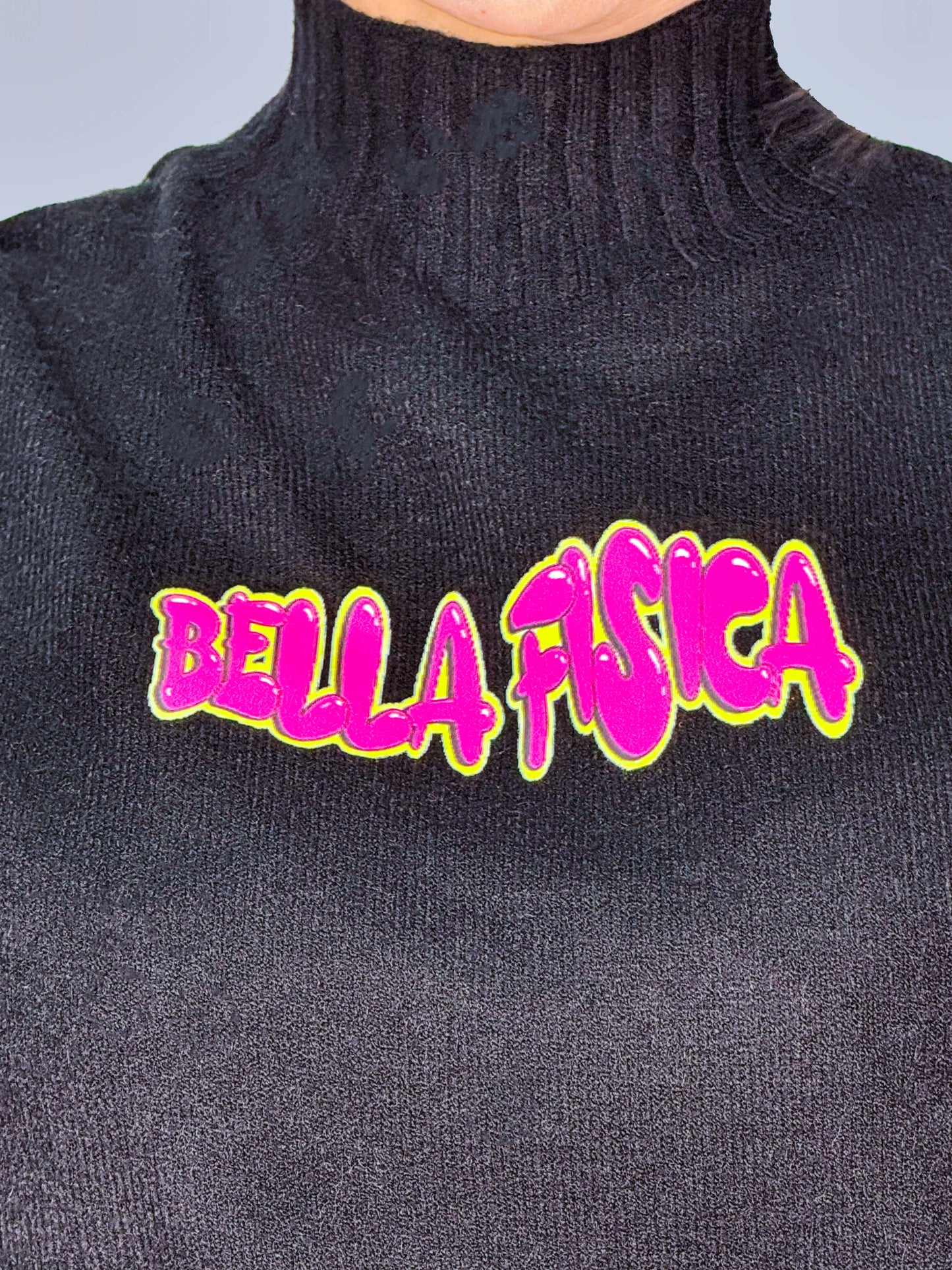 Maglione a Collo Alto e Logo Colorato